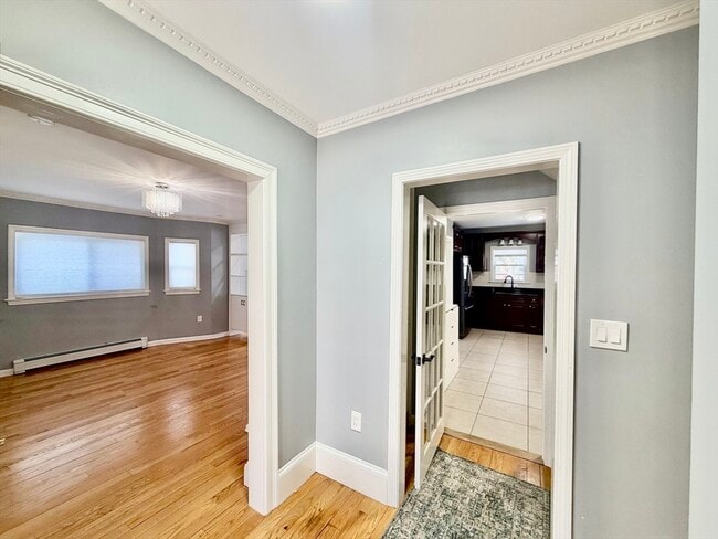 Building Photo - 305 Safford St