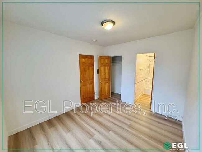 Building Photo - 656 W 91st St
