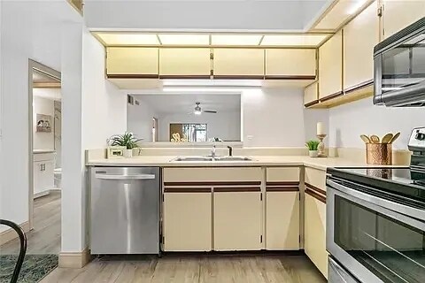 Building Photo - 25107 Northlake Dr