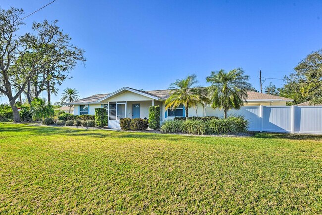 Building Photo - 896 S Venice Blvd