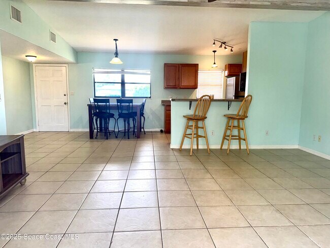 Building Photo - 225 Magnolia St