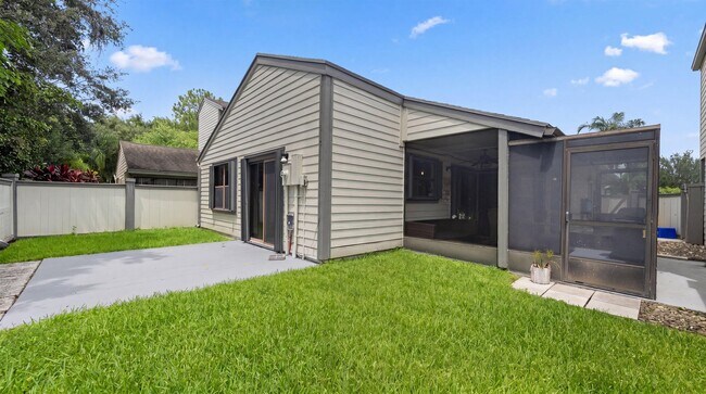 Building Photo - 2482 Bedford Mews Dr