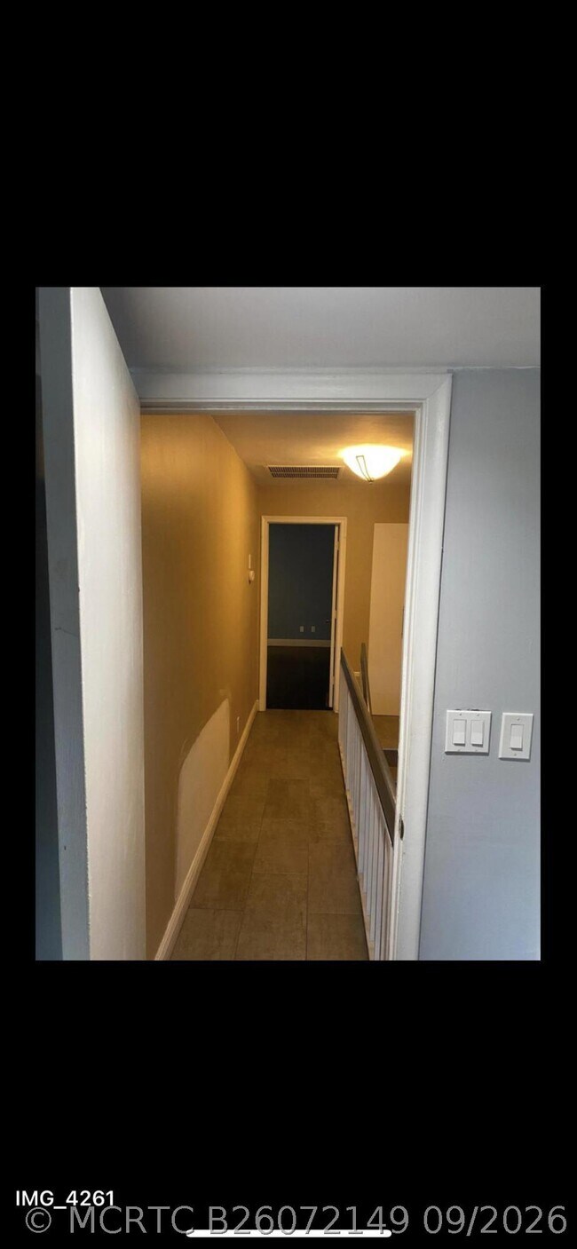 Building Photo - 6557 Racquet Club Dr