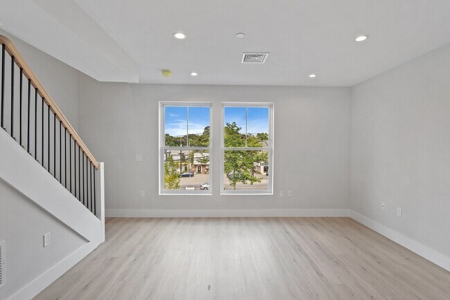 Building Photo - 186 Bedford St