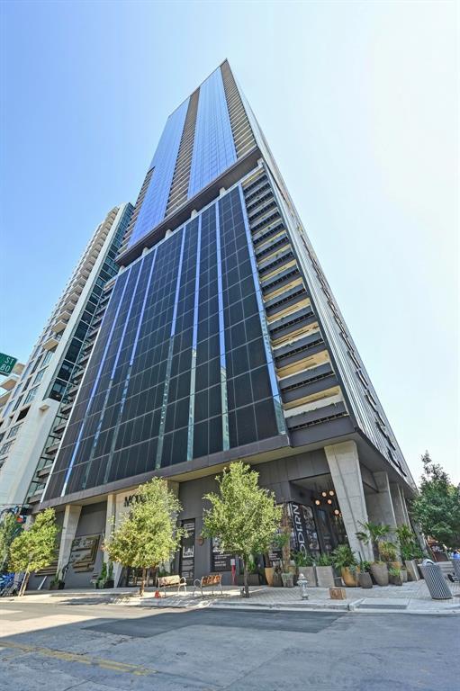 Building Photo - 610 Davis St