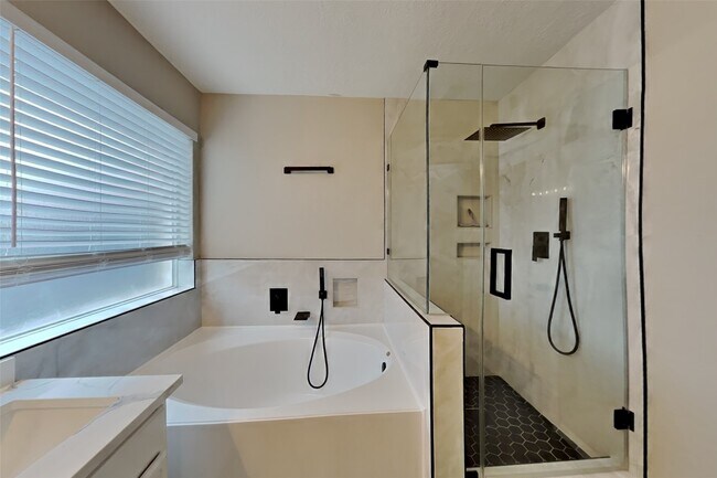 Building Photo - 26905 Faircourt Dr