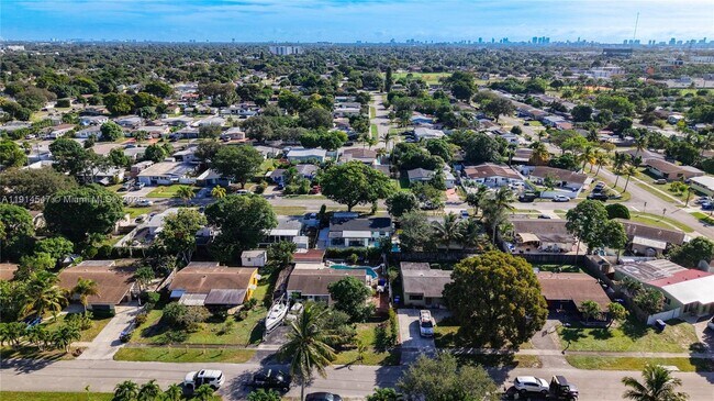 Building Photo - 600 N 66 Terrace