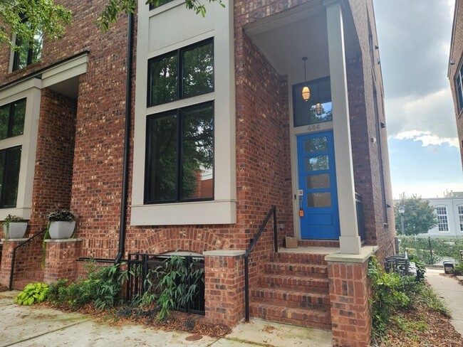 Primary Photo - Modern Brownstone 3 Bedrooms, 3.5 Baths lo...