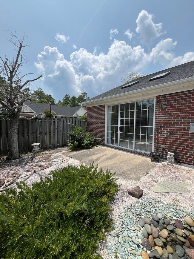 Building Photo - Discover this well-appointed 3-bedroom plus bonus room , 2-bath home in Carleton Place