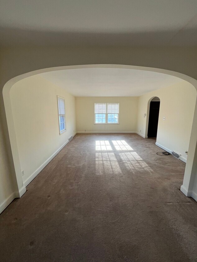 Living room - 214 Delaware Rd