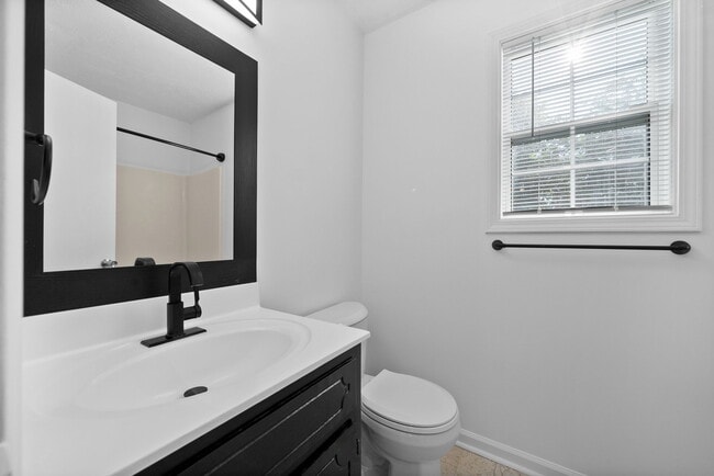 Building Photo - 3421 Oak Lawn Dr