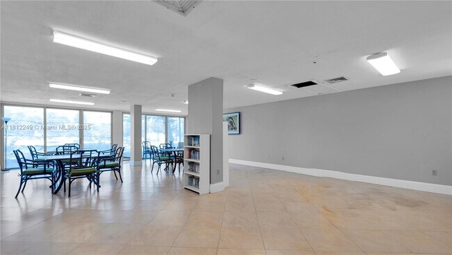 Building Photo - 13155 Ixora Ct