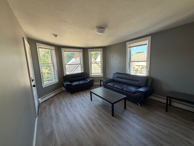 Building Photo - 9-15 Riverview Place-11 3rd Floor