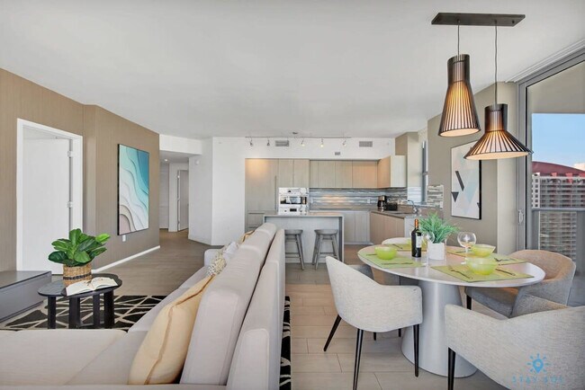 Building Photo - 4010 S Ocean Dr