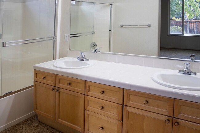 Building Photo - 3 bed 2 bath in Cimarron Wingfield Springs