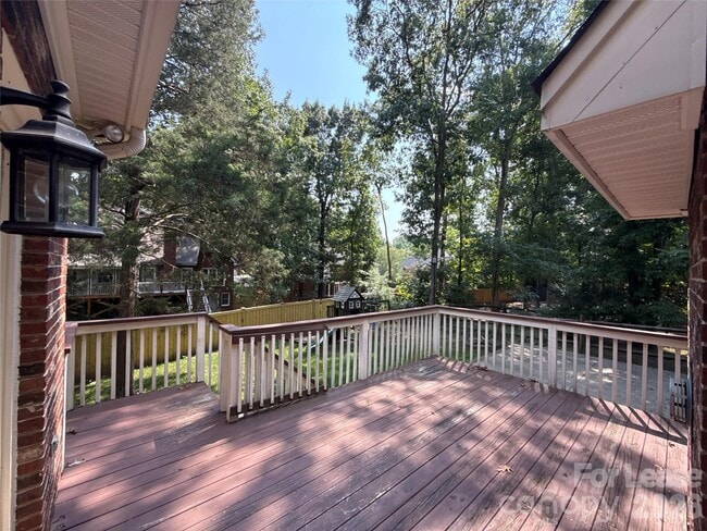 Building Photo - 2649 Willowbrook Dr