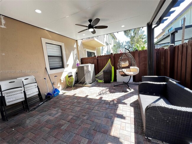 Building Photo - 748 NE 34th Ave