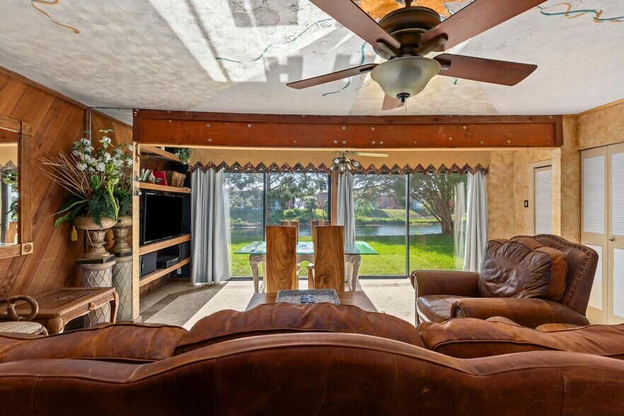 Building Photo - 4000 Gulf Terrace Dr