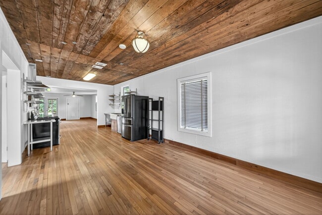 Building Photo - 224 Forrest Ave