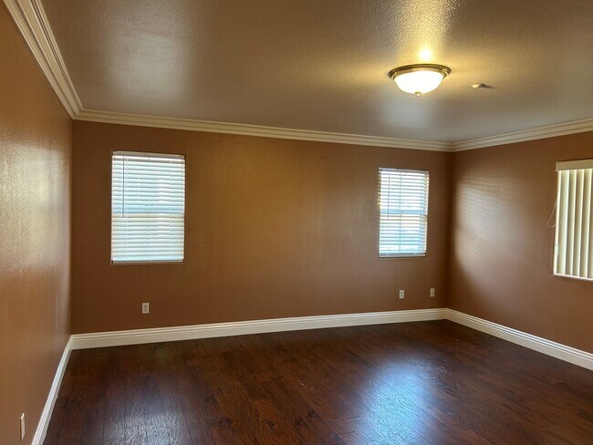 Building Photo - 8940 Deira Ln