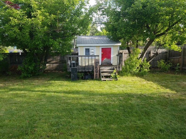 Building Photo - 2633 Danbury Dr