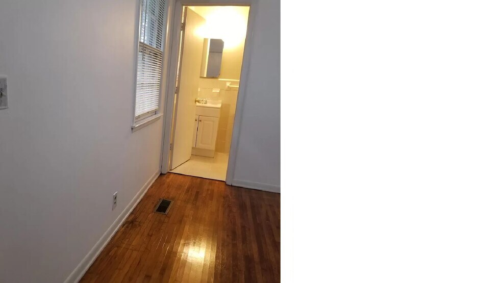 Building Photo - 2907 W Linden Ave