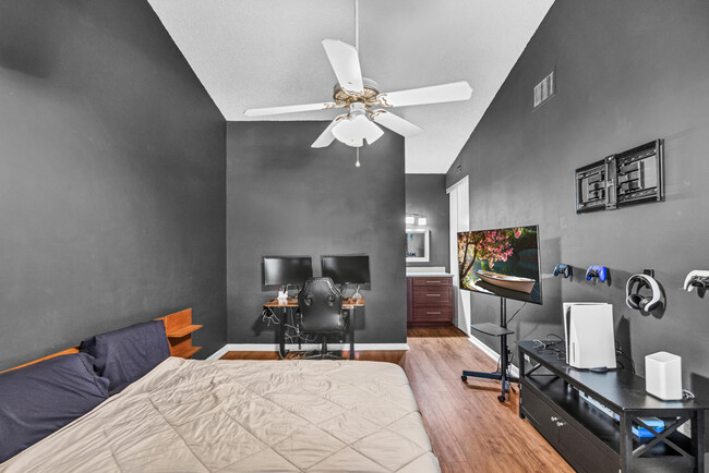Building Photo - 4527 Carambola Cir S