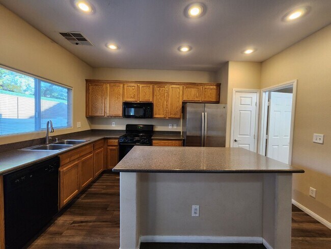 Building Photo - Lovely 3-Bedroom Home in a cul-de-sac