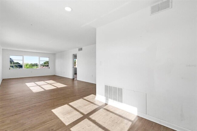 Building Photo - 8950 Park Blvd