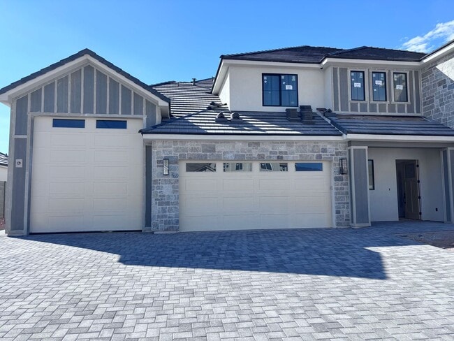 Building Photo - Luxury Living Near Sand Hollow – Spacious ...
