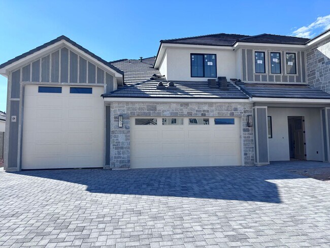 Building Photo - Luxury Living Near Sand Hollow – Spacious Home with RV Garage & Pool!