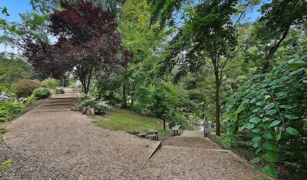 Nature trail - 5901 Mt Eagle Dr