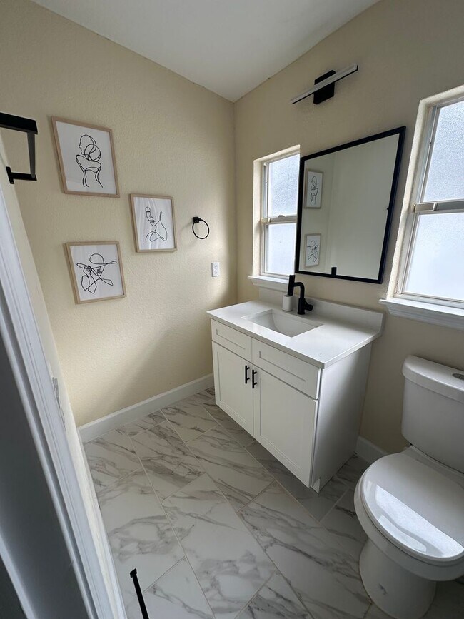 Building Photo - Beautifully renovated 3-bedroom, 2-bath home located in the heart of South Tampa