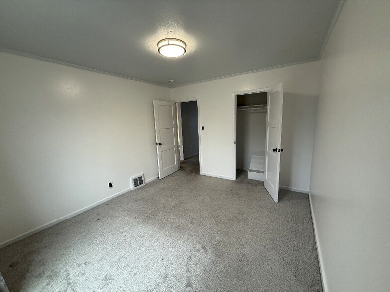 Building Photo - 360 Chester Ave