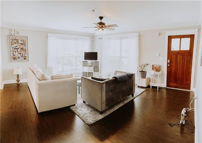 Building Photo - 410