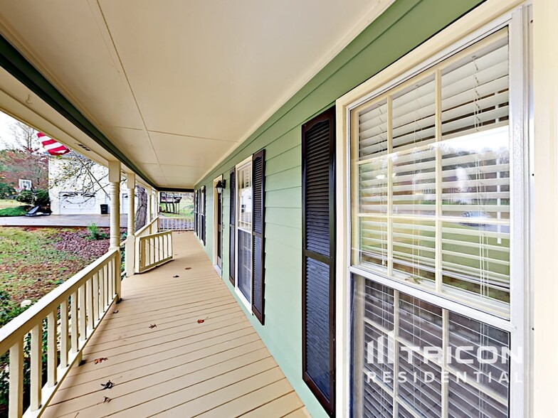 Building Photo - 579 Stratford Dr