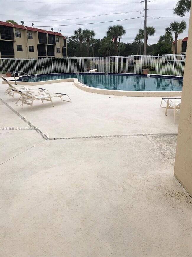 Building Photo - 2050 Oleander Blvd