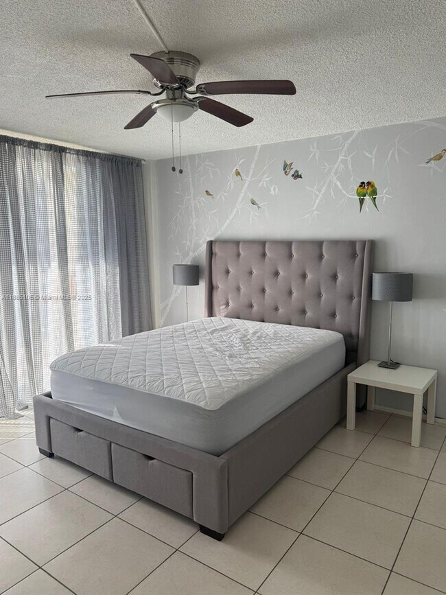 Building Photo - 1351 NE Miami Gardens Dr