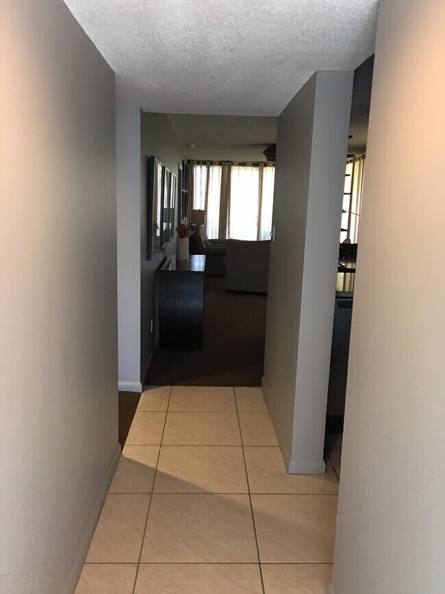 Building Photo - 300 Columbia Dr