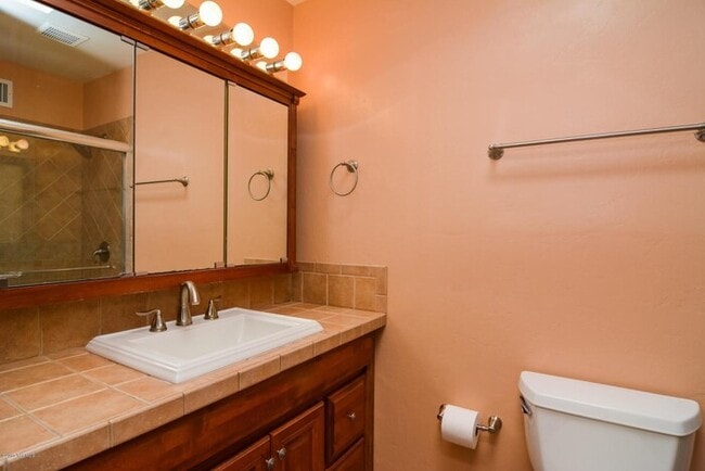 Building Photo - 3246 S Winona Cir