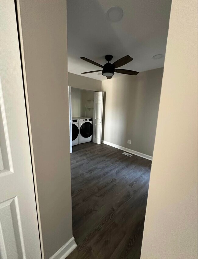 Building Photo - LAKE HICKORY CONDOS UNIT 41