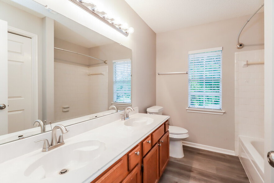 Building Photo - 10046 Lazy Meadows Dr