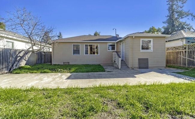 Building Photo - House