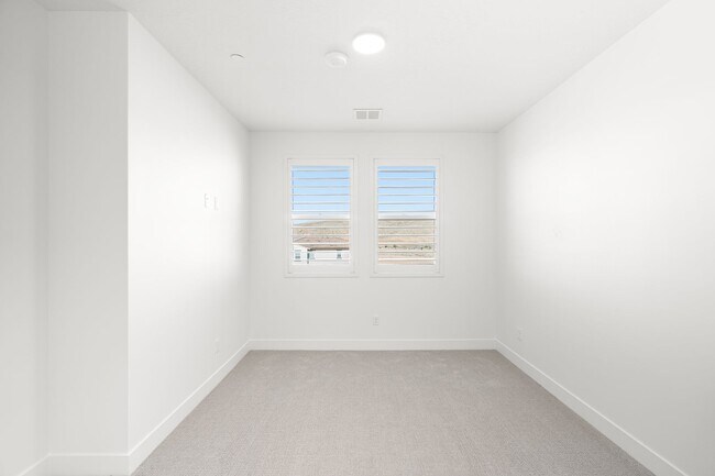 Building Photo - Desert Color Delight!