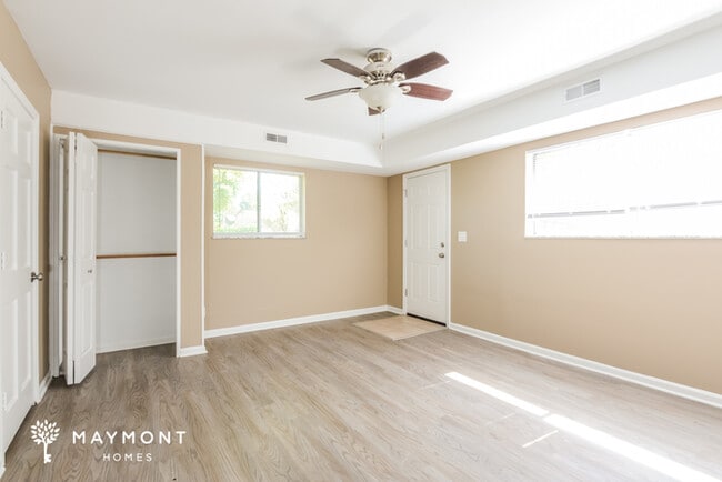 Building Photo - Spacious 4 Bedroom Home