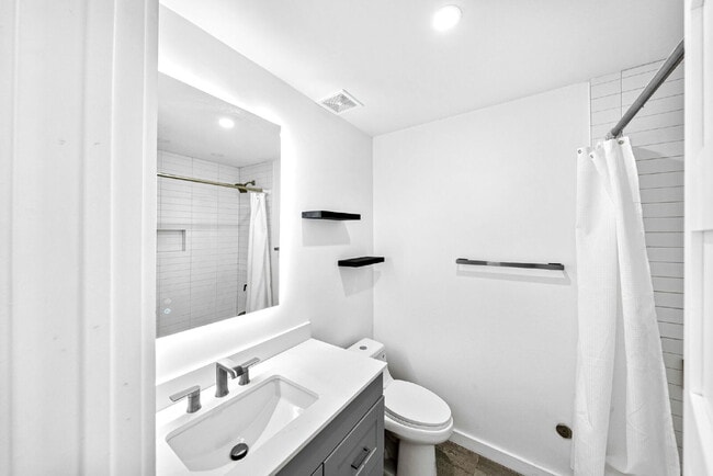 Building Photo - Gorgeous New Remodel with a Bright and Open Floorplan