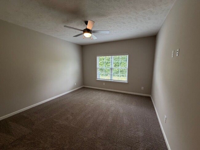 Building Photo - Brand New 4 Bed 3 Bath Townhome In Shelbyville