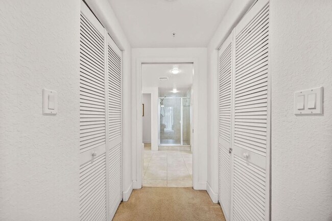 Building Photo - 817 Mystic Dr