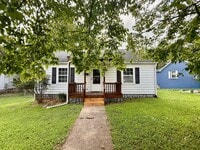 Building Photo - Two bedroom, 1 bath house in Burlington