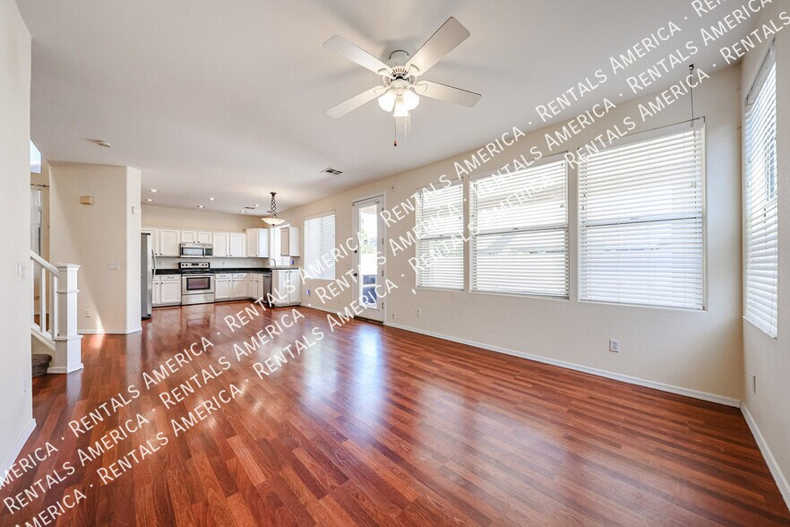 Building Photo - 1372 W Thompson Way